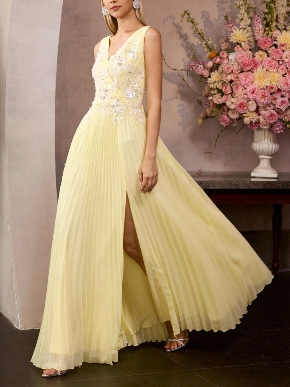 Yellow Elegant Women's Chiffon Sleeveless Floral Embroidery Dress
